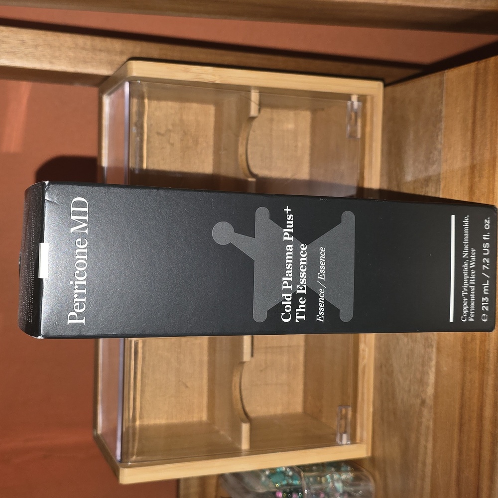Perricone MD Cold Plasma Plus+ The Essence - Black Packaging